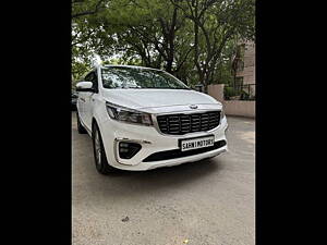 Second Hand Kia Carnival Limousine Plus 7 STR in Delhi