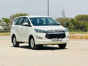 Second Hand Toyota Innova Crysta 2.4 V Diesel in Mohali