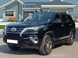 Second Hand Toyota Fortuner 2.8 4x4 AT in Delhi