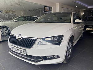 Second Hand Skoda Superb Style TSI AT in Delhi