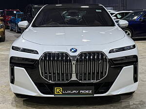 Second Hand BMW i7 xDrive60 in Hyderabad