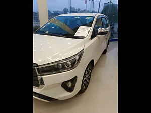 Second Hand टोयोटा इनोवा क्रिस्टा 2.4 zx 7 str [2016-2020] in वाराणसी