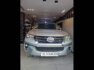 Second Hand Toyota Fortuner 2.8 4x4 AT in Delhi