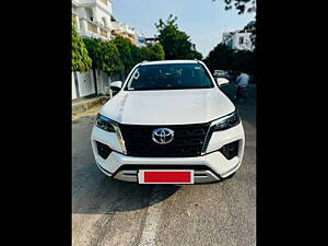 Second Hand Toyota Fortuner 4X2 MT 2.8 Diesel in Lucknow