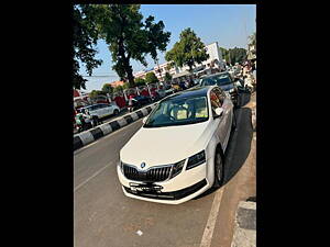 Second Hand Skoda Octavia Style TDI AT in Lucknow