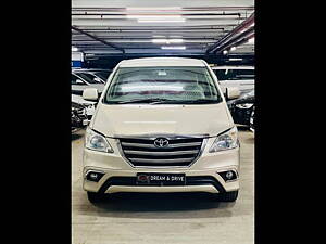 Second Hand Toyota Innova 2.5 GX 8 STR BS-III in Mumbai