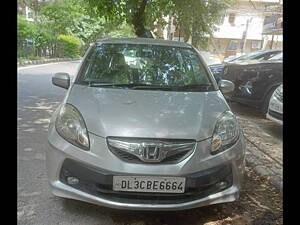 Second Hand Honda Brio V MT in Delhi