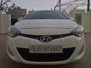 Second Hand हुंडई i20 स्पोर्ट्ज़ 1.2  bs-iv in अहमदाबाद