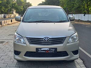 Second Hand Toyota Innova 2.5 G 7 STR BS-IV in Kanpur