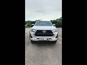 Second Hand Toyota Hilux High 4X4 AT in Noida