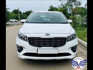 Second Hand Kia Carnival Limousine Plus 7 STR in Ahmedabad