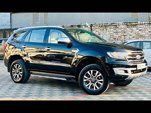 Second Hand Ford Endeavour Titanium Plus 2.2 4x2 AT in Surat