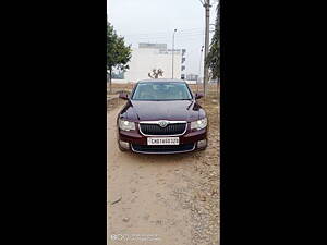 Second Hand Skoda Superb Elegance 2.0 TDI CR AT in Chandigarh