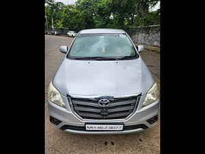 Second Hand टोयोटा इनोवा 2.5 gx 8 str bs-iv in मुंबई