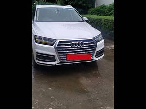 Second Hand Audi Q7 45 TFSI Technology Pack in Ahmedabad