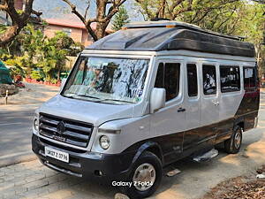 Second Hand Toyota Commuter HiAce 3.0 L in Dehradun