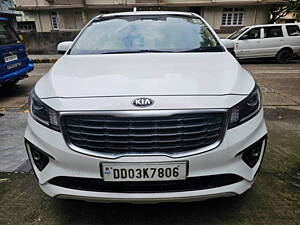 Second Hand Kia Carnival Premium 8 STR in Mumbai