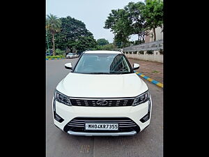 Second Hand Mahindra XUV300 W8 (O) 1.5 Diesel AMT Dual Tone in India