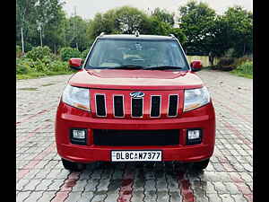 Second Hand महिंद्रा tuv300 t6 in दिल्ली