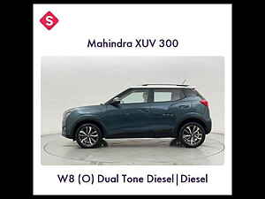 Second Hand महिंद्रा xuv300 W8 (o) 1.5 डीज़ल ड्युअल टोन [2020] in गुड़गांव