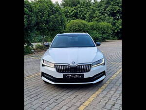 Second Hand Skoda Superb Sportline AT in Delhi