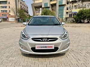 Second Hand हुंडई वरना फ़्लूइडिक 1.6 vtvt sx ऑप्शनल in दिल्ली