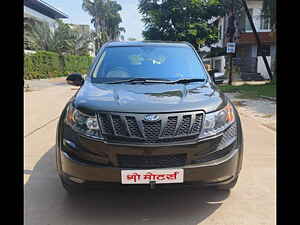 Second Hand మహీంద్రా xuv500	 w8 in ఇండోర్