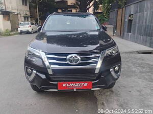 Second Hand Toyota Fortuner 2.8 4x2 AT [2016-2020] in Bangalore