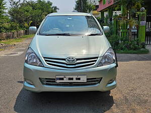 Second Hand Toyota Innova 2.5 E 8 STR in Kolkata