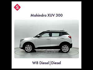 Second Hand महिंद्रा xuv300 w8 1.5 डीज़ल [2020] in गुड़गांव