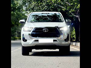 Second Hand Toyota Hilux High 4X4 MT in Delhi