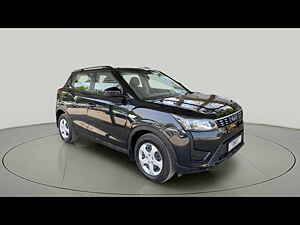 Second Hand महिंद्रा xuv300 w6 1.2 पेट्रोल in अहमदाबाद