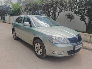 Second Hand Skoda Laura Elegance 2.0 TDI CR AT in Pune