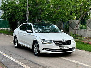 Second Hand Skoda Superb Style TSI AT in Delhi