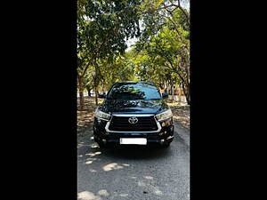 Second Hand Toyota Innova Crysta GX 2.4 AT 7 STR in Greater Noida