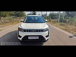 Second Hand महिंद्रा xuv300 w6 1.2 पेट्रोल in अलवर