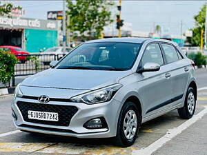 Second Hand Hyundai Elite i20 Sportz Plus 1.4 CRDi Dual Tone in Surat