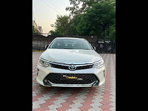 Second Hand Toyota Camry Hybrid in Chandigarh