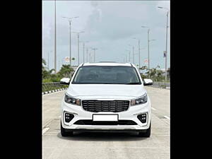 Second Hand Kia Carnival Limousine Plus 7 STR in Surat