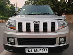 Second Hand महिंद्रा tuv300 t10 in अहमदाबाद