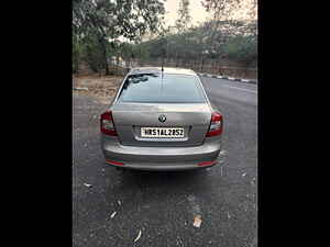 Second Hand स्कोडा लौरा एक्टिव 1.8 tsi in दिल्ली