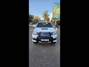 Second Hand Toyota Fortuner 3.0 4x2 MT in Vadodara