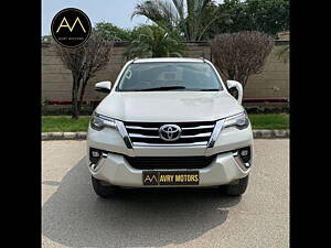 Second Hand Toyota Fortuner 2.8 4x4 AT in Delhi