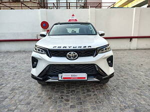 Second Hand Toyota Fortuner 2.8 4X2 AT in Delhi