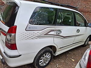 Second Hand Toyota Innova 2.5 GX BS III 7 STR in Varanasi