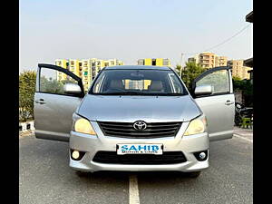 Second Hand Toyota Innova 2.5 GX BS IV 8 STR in Agra