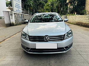 Second Hand Volkswagen Passat Highline DSG in Pune