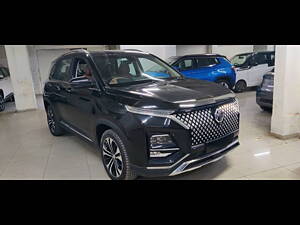 Second Hand MG Hector Plus Sharp 2.0 Diesel Turbo MT 6-STR Dual Tone in Ahmedabad