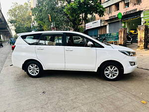 Second Hand Toyota Innova Crysta 2.4 G 7 STR [2016-2017] in Mumbai