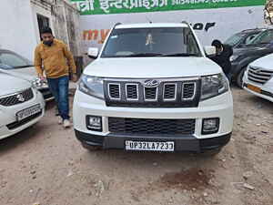 Second Hand महिंद्रा tuv300 t10 in लखनऊ